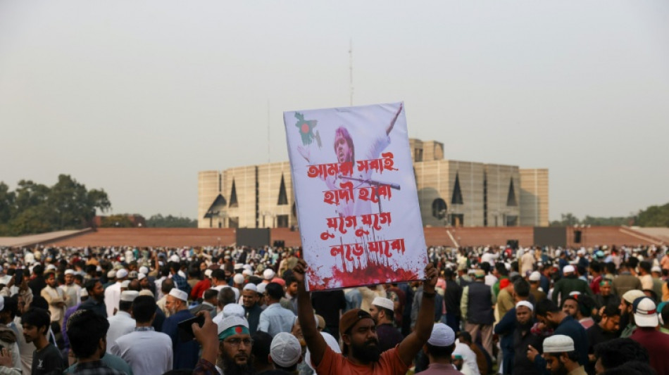 Beerdigung in Bangladesch: Zehntausende trauern um get&ouml;teten Studentenf&uuml;hrer