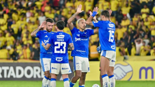 Cruzeiro vence na visita ao Barcelona de Guayaquil (1-0); Flu empata fora com La Guaira