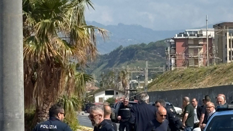 Schiacciato da una colonna di cemento, muore un operaio di 23 anni