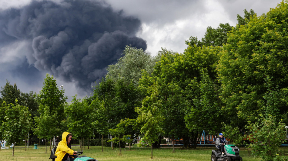  Russia, 'sale a 2 morti il bilancio del maxi attacco droni ucraini su regione Mosca' 
