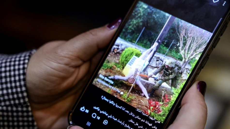  Italienische Blauhelmsoldaten ersetzen besch&auml;digte Jesus-Statue im Libanon 