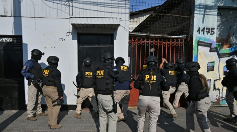  Crime wave propels hard-right candidate toward Chilean presidency 