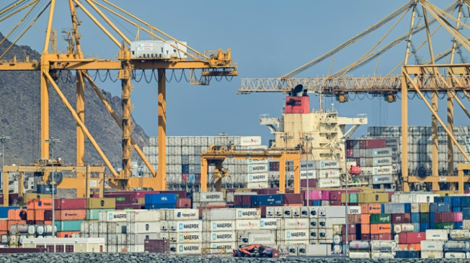  Hormuz ship traffic climbs after war deal: trackers 