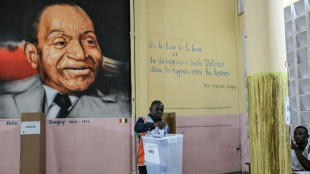 Pr&eacute;sidentielle ivoirienne: r&eacute;sultats finaux attendus lundi, Ouattara vers un score &eacute;crasant 