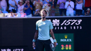 Aos 38 anos, Monfils vence Fritz e vai &agrave;s oitavas do Aberto da Austr&aacute;lia