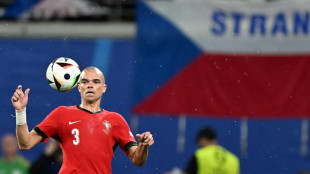 Aos 41 anos, Pepe se torna o jogador mais velho da hist&oacute;ria da Euro