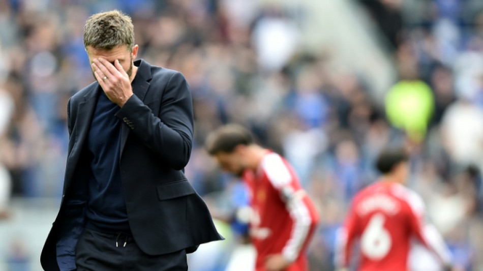  Man Utd misery puts Carrick under pressure, Spurs feeling the heat 