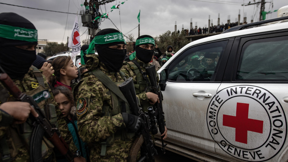 Hamas, consegna dei corpi ostaggi senza cerimonia pubblica