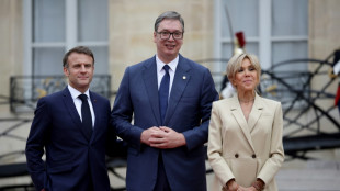Macron se rend en Serbie, vente de Rafale et "arrimage &agrave; l'UE" au menu