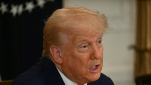 Trump amea&ccedil;a UE e Apple com novas tarifas