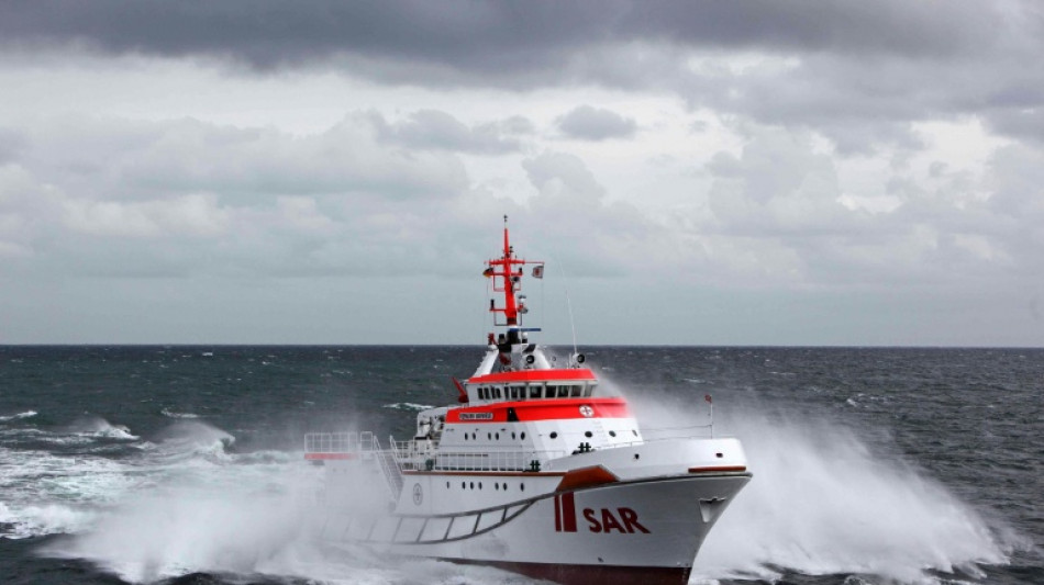  Man&ouml;vrierunf&auml;higes Seeb&auml;derschiff vor Helgoland: Gro&szlig;einsatz auf Nordsee 