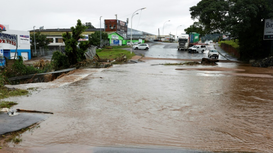 Al menos cinco personas mueren por las inundaciones en Sud&aacute;frica