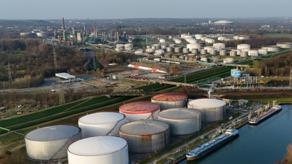 Le p&eacute;trole chute de 10% apr&egrave;s les propos de Trump, fort rebond des Bourses en Asie