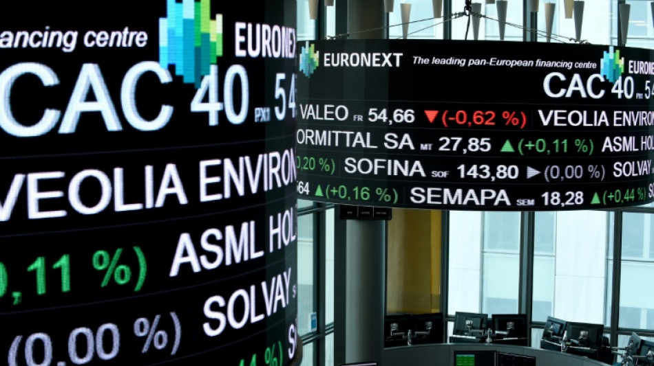 La Bourse de Paris s'octroie une pause au milieu d'une temp&ecirc;te politique