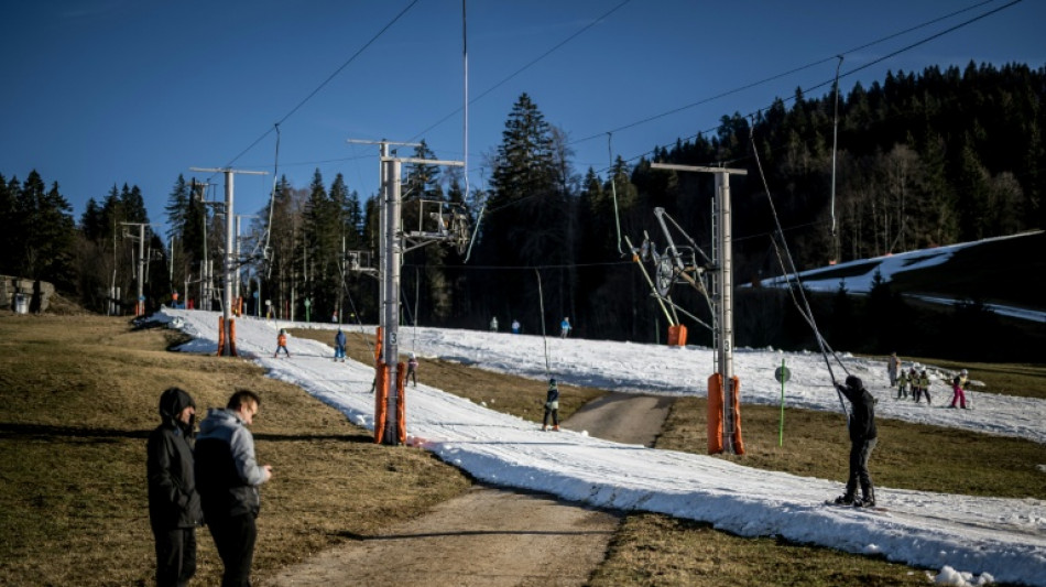 Schneemangel wegen Klimawandels: Skigebiet C&eacute;&uuml;ze baut Skilifte ab