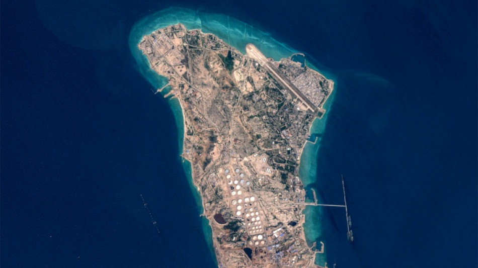  Strait of Hormuz traffic remains becalmed despite ceasefire 