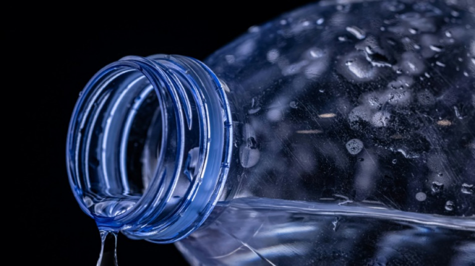 Eaux min&eacute;rales trait&eacute;es: Foodwatch a d&eacute;pos&eacute; deux nouvelles plaintes pour saisir un juge