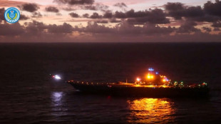 Porta-avi&otilde;es da China atravessa o Estreito de Taiwan ap&oacute;s manobras