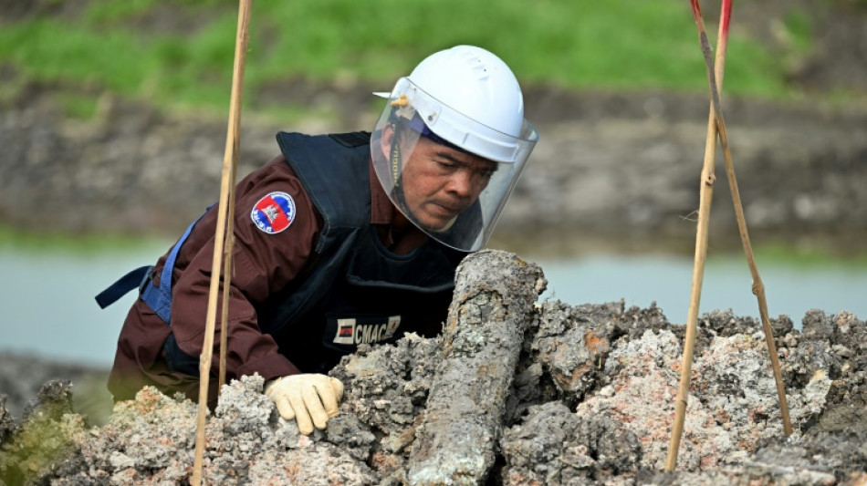 Cambodge: dans les campagnes infest&eacute;es de mines, le gel des aides am&eacute;ricaines met des vies en danger