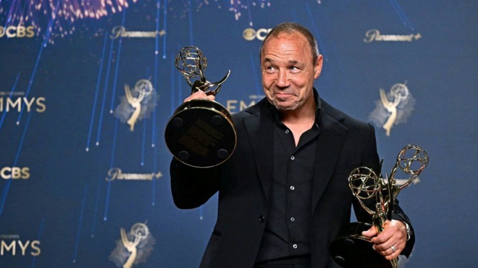 Criador da s&eacute;rie 'Adolesc&ecirc;ncia' convida pais a escreverem aos filhos para projeto editorial