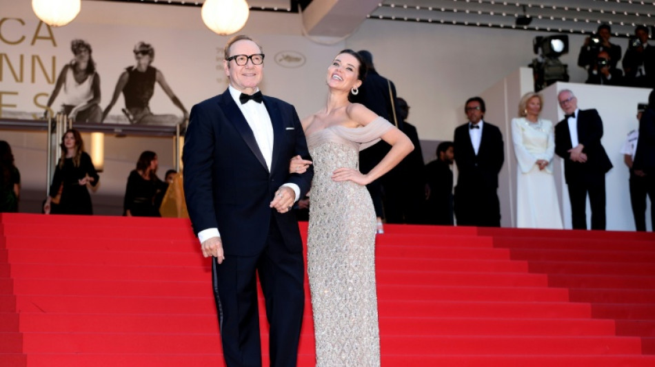 Boicoteado por Hollywood, Kevin Spacey aparece en la alfombra roja de Cannes
