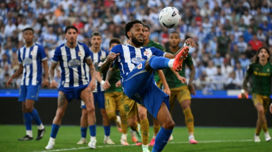  Aubameyang to miss two months for Deportivo after knee surgery 