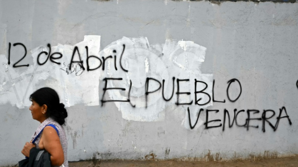  Policiais e promotores interv&ecirc;m em &oacute;rg&atilde;o eleitoral ap&oacute;s 63 mil pessoas n&atilde;o votarem no Peru 