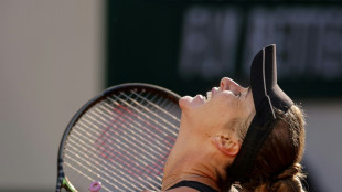Svitolina rides wave of French Open support to reach quarter-finals