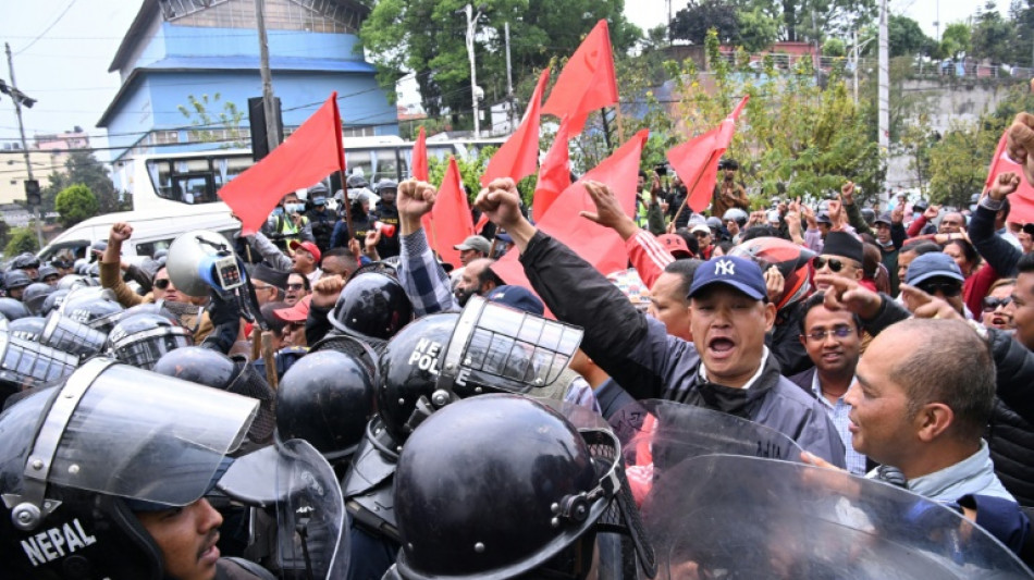  Nepal's ex-PM attends court hearing in protest crackdown case 
