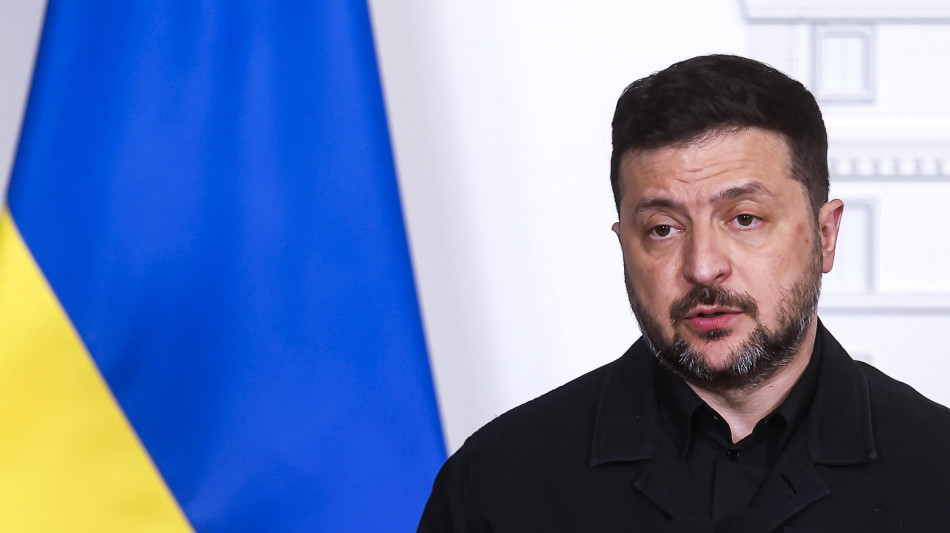 Zelensky, 'almeno 5 morti e 10 feriti nella sparatoria a Kiev'