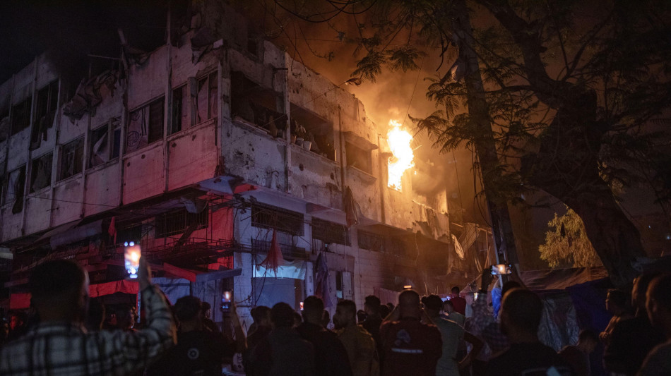 Media, 'salgono a 7 i morti del raid israeliano stasera a Gaza'