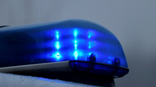 Baukran st&uuml;rzt in bayerischem Pentling auf Dach von Supermarkt