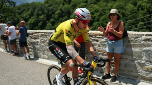 Cyclisme: Wout Van Aert, bless&eacute; au coude, forfait pour le Tour de France