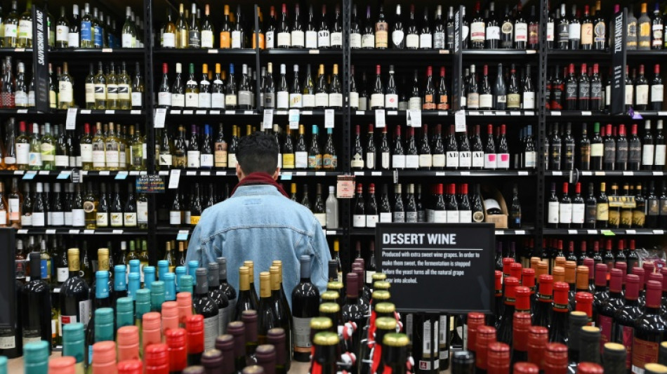 El alcohol debe advertir contra c&aacute;ncer en etiqueta, dice cirujano general de EEUU