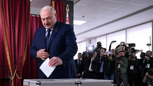 B&eacute;larus: Loukachenko vers un 7e mandat pr&eacute;sidentiel, l'opposition d&eacute;nonce une "farce"
