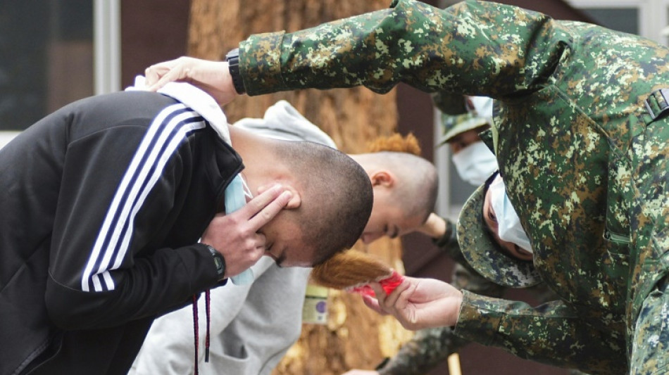 Taiw&aacute;n regresa al servicio militar de un a&ntilde;o con rapado de j&oacute;venes reclutas