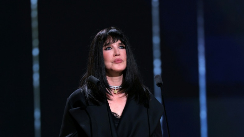  Isabelle Adjani et la pionni&egrave;re Galia Salimo dans le jury de "Drag Race France 4" 