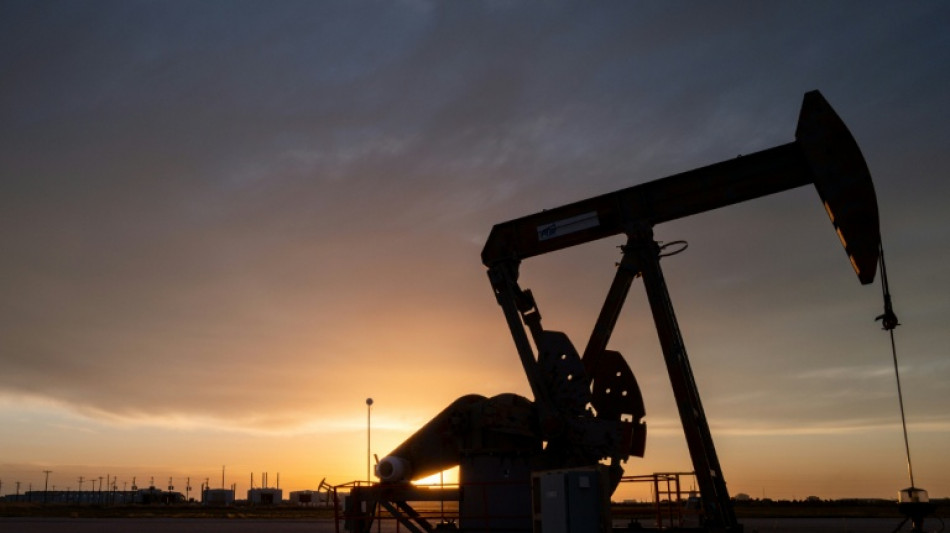  Oil gains, stocks slip on uncertain Mideast peace prospects 