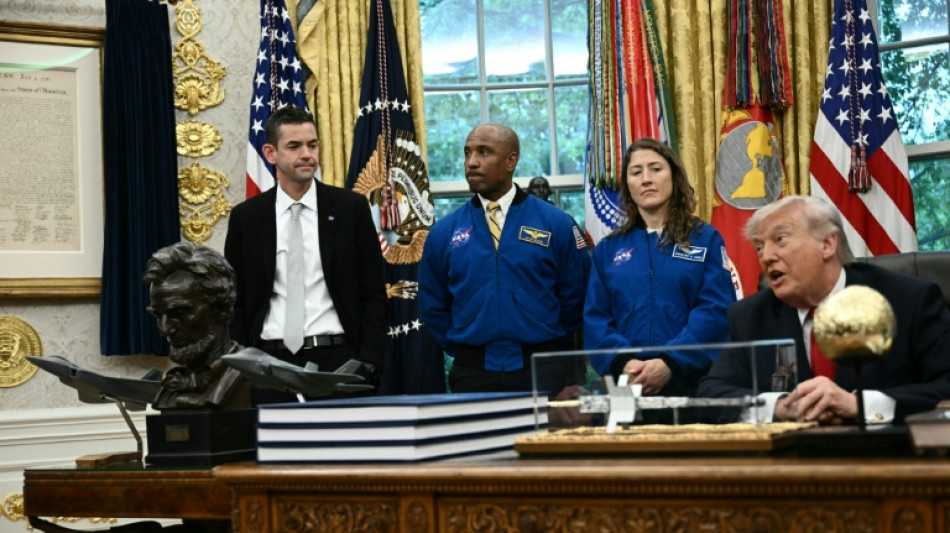  Trump cr&ecirc; que EUA vai voltar a pisar na Lua antes do fim de seu mandato 