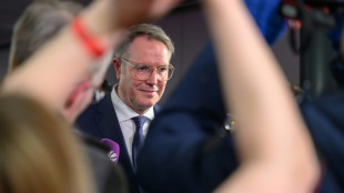 Scheidender Mainzer Ministerpr&auml;sident Schweitzer will in Landespolitik bleiben