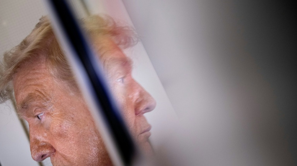  Democrats accuse Trump of stock trade corruption 