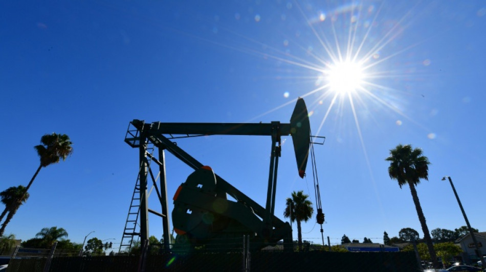 Oil prices jump further as hopes for Hormuz deal fade 