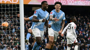 City vence time da 4&ordf; divis&atilde;o e avan&ccedil;a na Copa da Inglaterra; Newcastle elimina Aston Villa