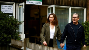 Ouverture des bureaux de vote en Angleterre et au Pays de Galles pour des &eacute;lections locales cl&eacute;