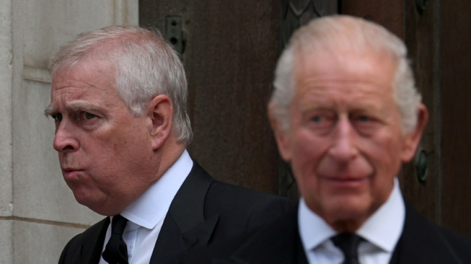 Charles III retire ses titres à son frère Andrew, emporté par l'affaire Epstein
