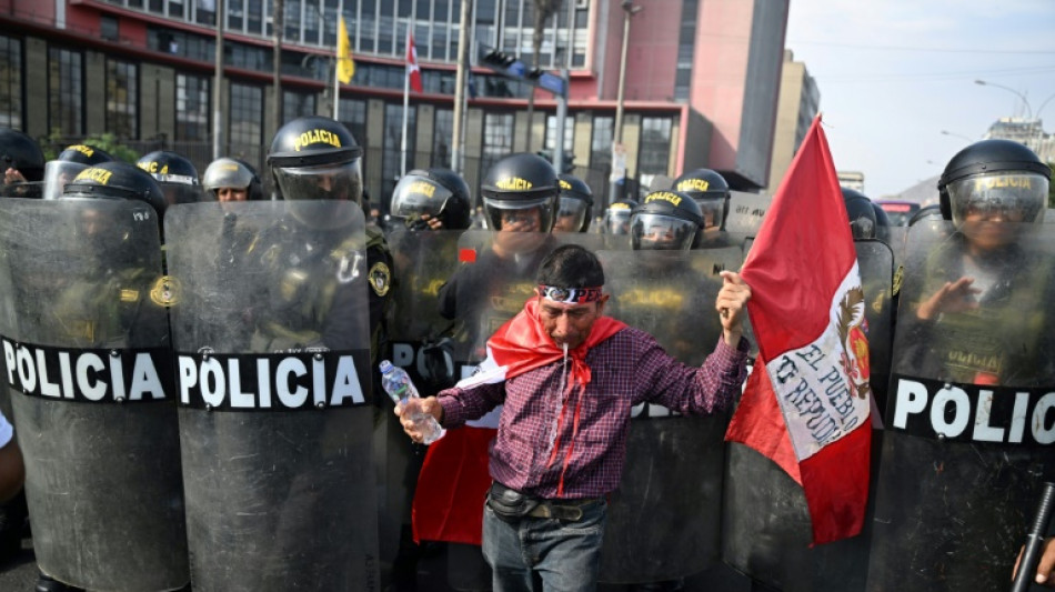Protestas en Per&uacute; no dan tregua a una crisis que deja 45 muertos