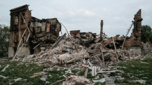 Ruinas humeantes y civiles abandonados en Bilogorivka, coraz&oacute;n de la batalla por el Donb&aacute;s 