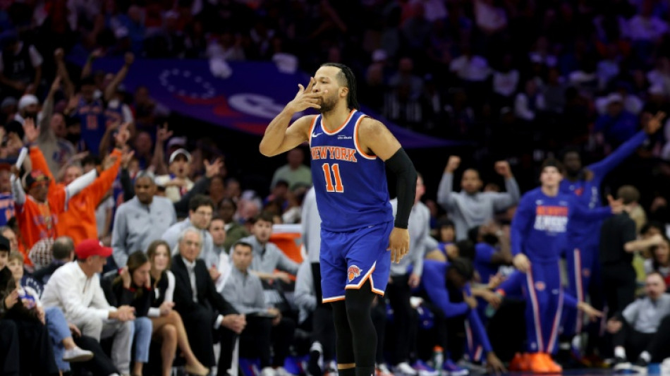  Red-hot Knicks open 3-0 playoff lead against Sixers  