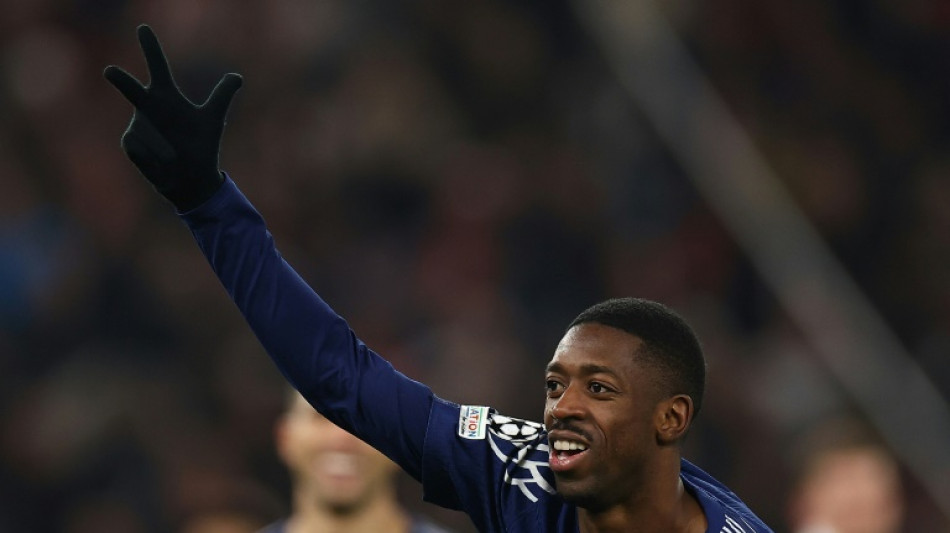 PSG goleia Stuttgart (4-1) com hat-trick de Demb&eacute;l&eacute; e avan&ccedil;a aos playoffs da Champions