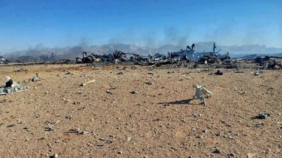  Iran, 'distrutti due C-130 e due elicotteri, blitz Usa fallito' 